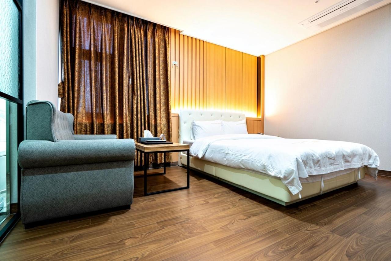 Siheung Seoul Tourist Hotel Екстер'єр фото